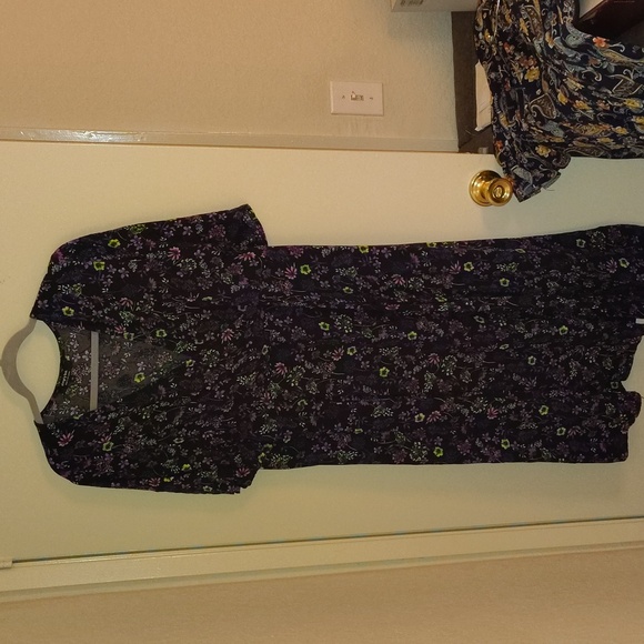 Dark Blue Dress with flowers/short sleeves size 20 (runs small) madeby Simply Be - Picture 3 of 9